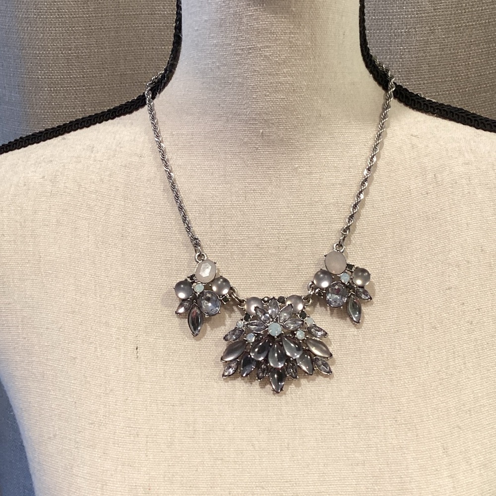 Elegant Silver Floral Necklace
